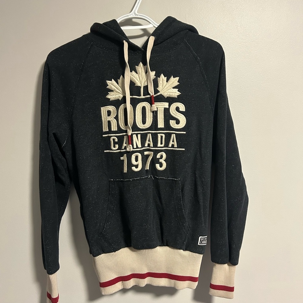 Roots women’s xs black pullover hoodie with white embroidered logo & knit cuffs